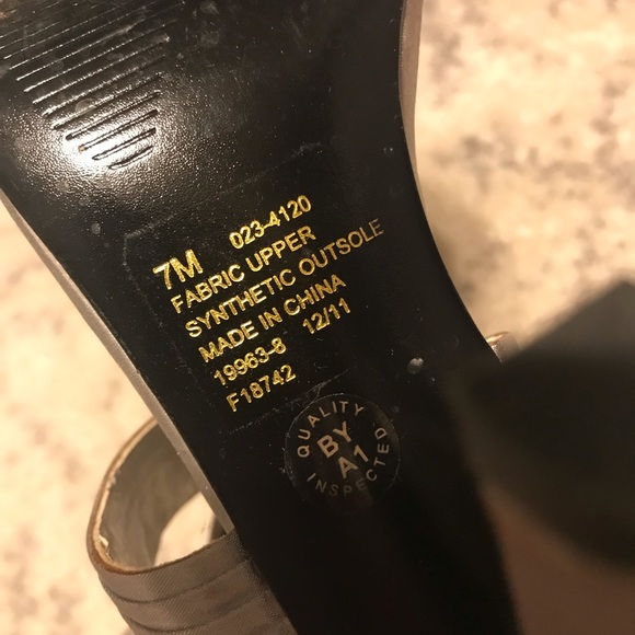 Silver Jacqueline Ferrar heels with detachable bow - Picture 5 of 7